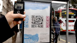 Códigos de respuesta rápida QR (Quick Response) - Anuncio en Mupi